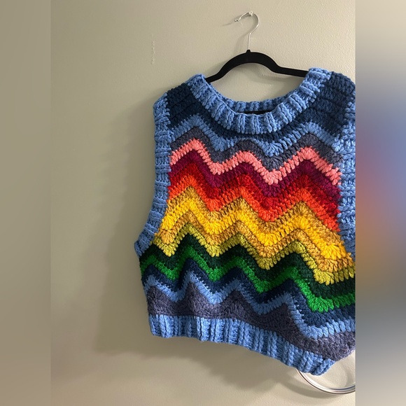 🌈FARM Rio Anthropologie Rainbow Waves Crochet- Knit Vest size XS - Picture 5 of 8